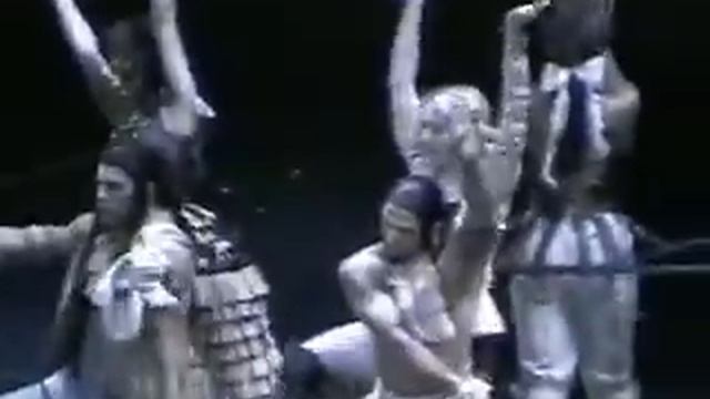 Madonna - Vogue - Re-invention Tour 2004 (New York City 20th June) смотреть онлайн