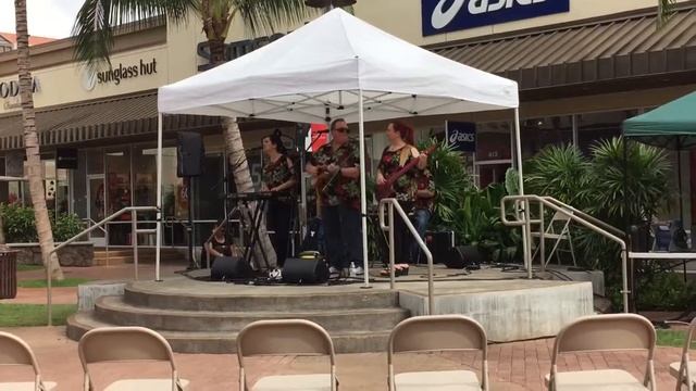 Kalena Ku- Haleiwa Hula смотреть онлайн