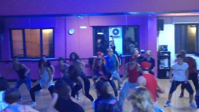 Lesson Dancehall with Marydoll ''Phat Punani'' Free Family Project