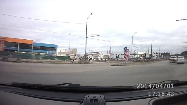 Атакует