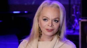 Зачем Лариса Долина затягивает суд? Заседание по квартире Полины Лурье отложено уже в 6 раз