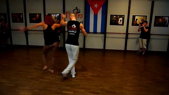 Salsa S1   enchufla pa`fuera+vacilala echo+exhibela+DKN+styling on LFoot+pull the hand on3+shaking смотреть онлайн