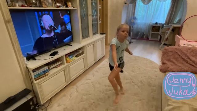 Женька - Танец feat. Шура - Ты не верь слезам 2022.07.18 смотреть онлайн