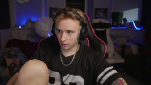 НЕ ПОЛУЧАЕТСЯ СКЛЕИТЬ АНИМЕШЕК | АНДРЕЙ ИГРАЕТ В БЕСКОНЕЧНОЕ ЛЕТО смотреть онлайн