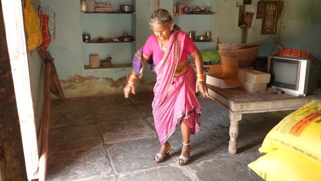 గంగవ్వ హై హీల్స్ కొంటే | High Heels Comedy Village | Gangavva Raju Comedy смотреть онлайн