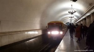 [Ретро-метро]: Служебный поезд "Синергия-1" на ст. "Павелецкая" (КЛ)