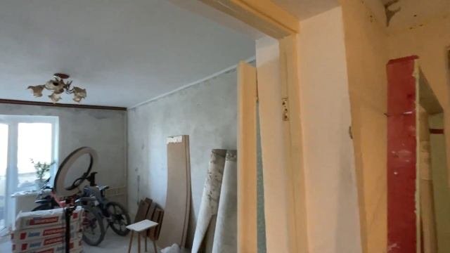 🔨Ломаем стену и кладовку. Снимаем двери. Ремонт квартиры своими руками. День 7. #ремонтвквартире