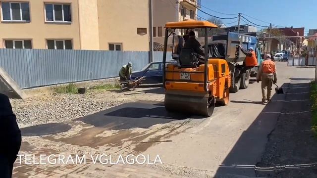 Ремонт дороги до Закарпатської обласної лікарні перед візитом прем‘єр-міністра Шмигаля смотреть онлайн