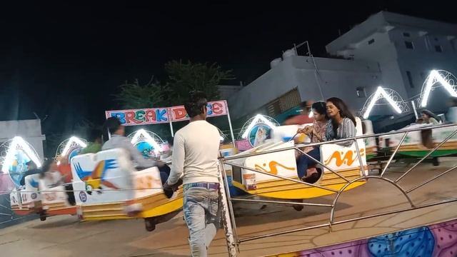 Meena Bazar...Play of Break Dance смотреть онлайн