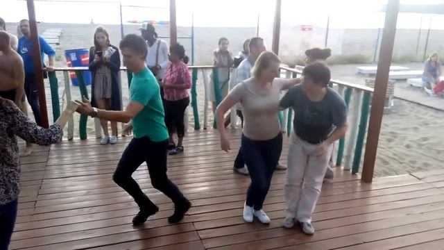 Сальса вечеринка в баре Sun Dali смотреть онлайн