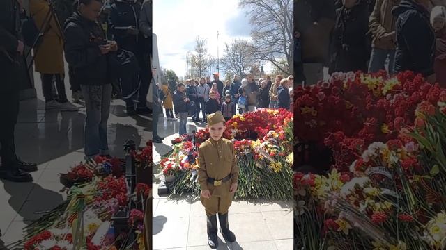 Дань славы у Вечного огня смотреть онлайн