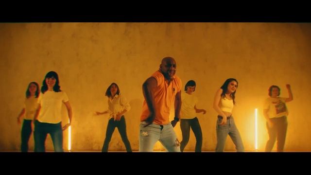 Hip-hop, waltz, bachata, salsa, belly dance went perfect for the electro swing смотреть онлайн