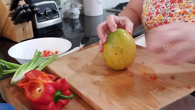 Grilled Lime Chicken With Mango Salsa смотреть онлайн