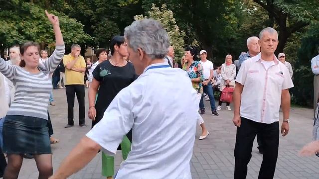 5.09.21г..."А море Нас Ждёт"...Козловская... звучит на танцполе в Гомельском парке... смотреть онлайн