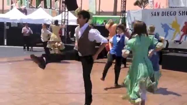 YAT's The Music Man смотреть онлайн