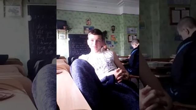 Пацан пришол на куриный в школу смотреть онлайн