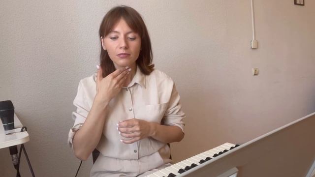 Как петь лучше в караоке- Добавь голосу звонкости!- Техника Twang