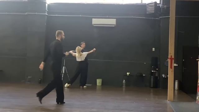 #victoriyaa #yelyzaveta_zavadska #ballroomdance #bosetskyi_sergii #slowfox #practice #coach смотреть онлайн