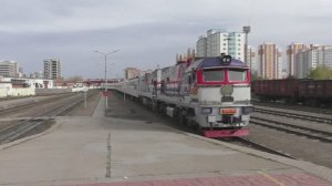 Белый монгольский поезд прибывает из Пекина в Улан-Батор | Железная дорога Монголии