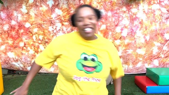 Fuzzy Wuzzy Bear action song. Imaginary play for kids.  Can you growl like a big fuzzy wuzzy bear? смотреть онлайн