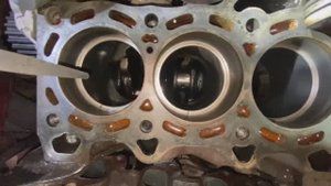 1ч) Daewoo Matiz ремонт двс пробило прокладку гбц выкидавает антефриз,жор масла деу Matiz 2007 г.