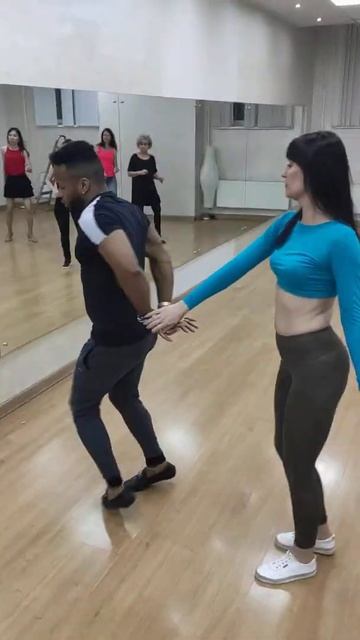 Edelmiro Bachata Classes 10.10.19 смотреть онлайн
