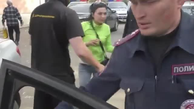 ЗАДЕРЖАНИЕ ПЬЯНОЙ ДЕВУШКИ смотреть онлайн