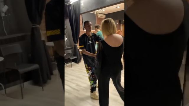 Парная сальса и бачата уже в этот понедельник в 20:00 смотреть онлайн