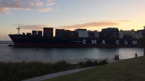 Большой грузовой  корабль