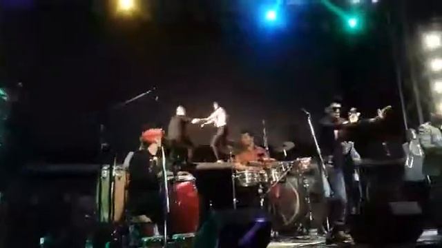 Adriano bailando salsa смотреть онлайн