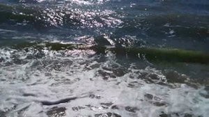 Бердянская коса. Очень большие волны !!!! Для меня опасно для жизни !