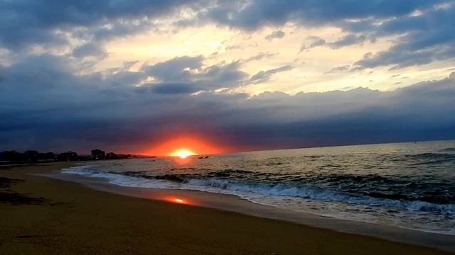 Relax: Amanecer en la playa, sonido del mar HD 1080p [ Música Relajante ]