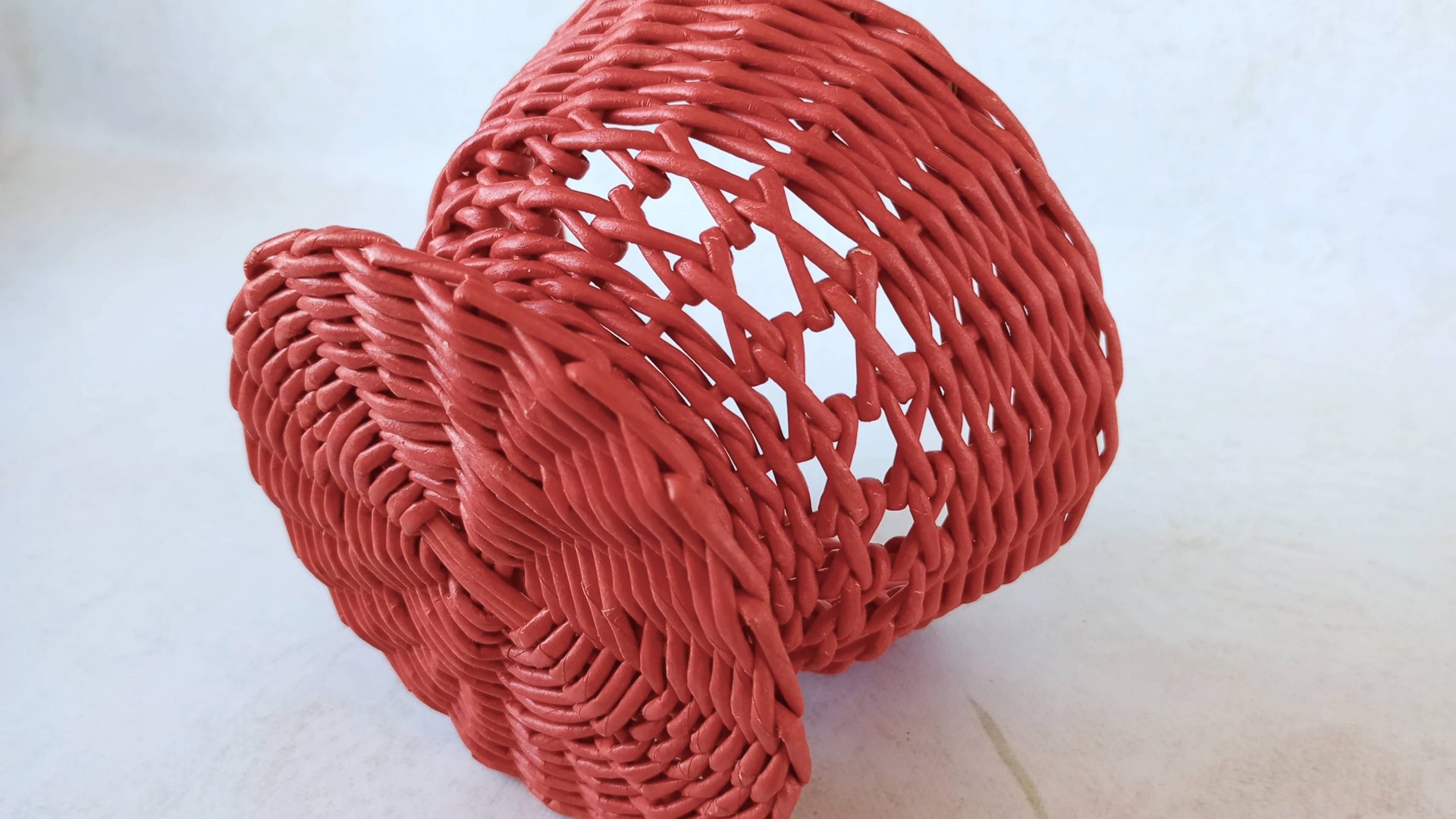 Ажурная вазочка с тарелочкой из бумажной лозы смотреть онлайн