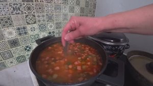 Все режу как на салат Оливье. Катя готовит борщ, а я кое что другое.