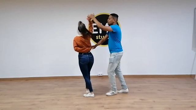 Pasos básicos de Salsa Cubana, Coca-cola y 73 #salchatea смотреть онлайн