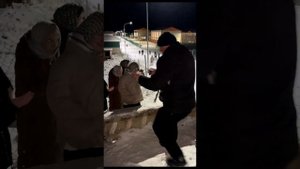 Катание на санках и наслаждение чаем из самовара