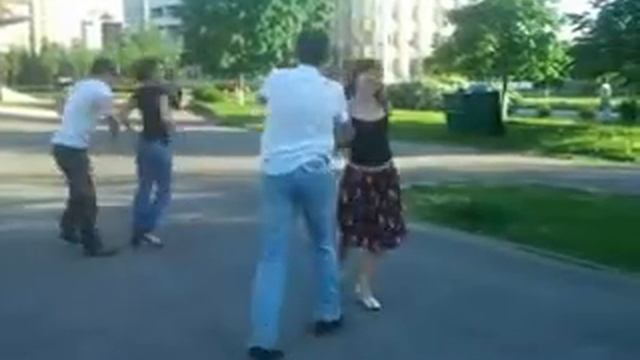 SaBaMeRe. Street salsa возле кинотеатра на Троещине. смотреть онлайн