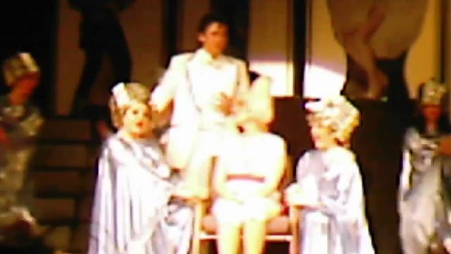 Beauty School Dropout Clip смотреть онлайн