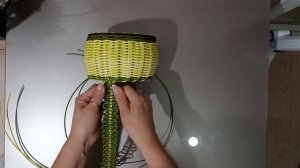 ручка из прутка, узор из макраме