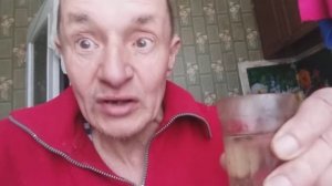 Кривой Рог Украинец  ест сало и пье горилку . Бувайте здорови !