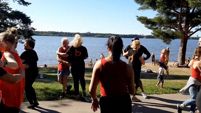 Сальса латина на озере Разлив Сестрорецк. Преподаватель Даян. 20.08.2023