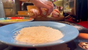 Куриные рулетики с творогом. Супер вкусные рулетики из курицы.