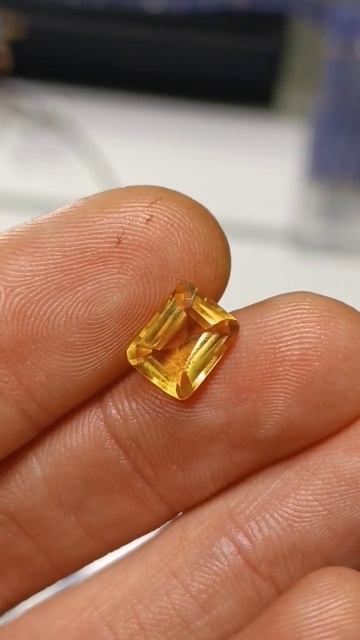 описание камня в комментариях #shorts #цитрин/#драгоценныекамни #выставкасамоцветов смотреть онлайн