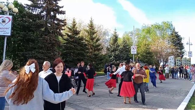 Концертная программа Духовых Оркестров Энгельса в честь 78 годовщины Победы в ВОВ. смотреть онлайн