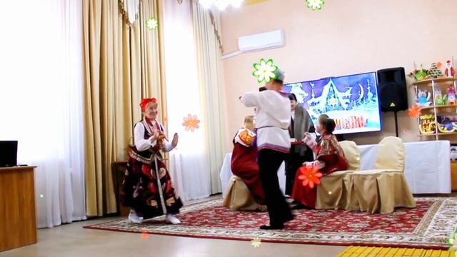 "У самовара" . Танцует дуэт "Улыбка". г. Таганрог смотреть онлайн