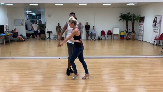 Figura Bibi Especial, Salsa Cubana смотреть онлайн