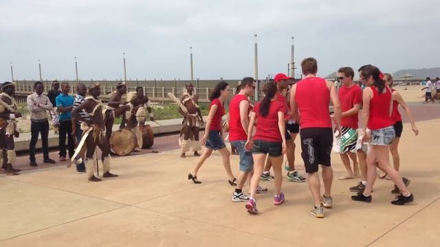 Red Salsa dancing rueda on Zulu drum beats! смотреть онлайн