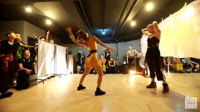 Waacking 1on1 Semi-final 1 ｜映映 vs 鮪魚｜20180826 Disco Town Vol.1 смотреть онлайн