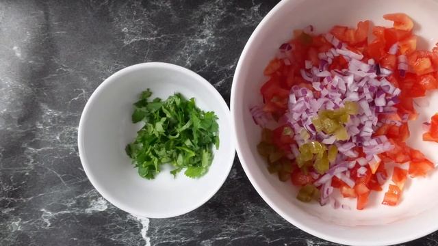 Pico de Gallo | Salsa Fresca | Chunky Salsa | Basic Mexican salsa смотреть онлайн