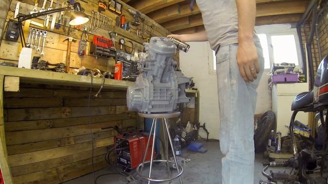 Honda CX500 Cafe Racer Build 7 - spraying and priming the engine